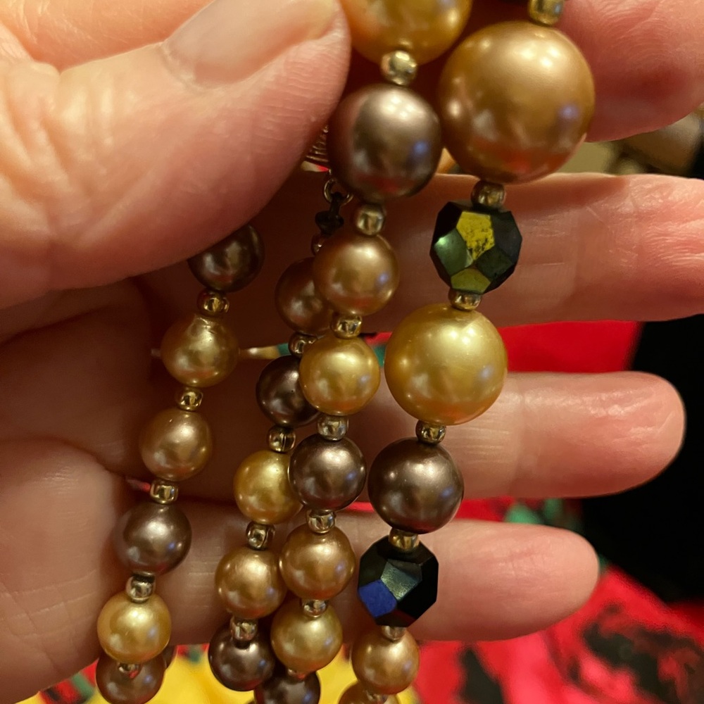 JAPAN NECKLACE WITH GRADUATED PEARLS AND OIL SLICK FACETED CRYSTALS - Picture 11 of 15
